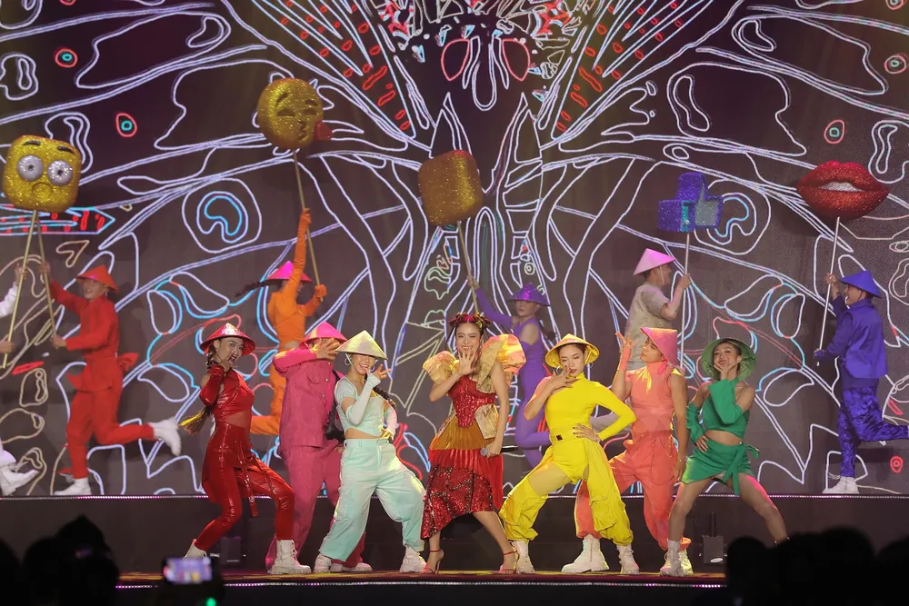 Ca sĩ Hoàng Thuỳ Linh.