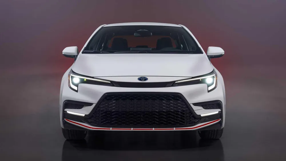 Corolla Hybrid LE 2023 hiện đã rẻ hơn 1.250 USD (khoảng 30 triệu đồng) so với năm ngoái. Ảnh: motor1