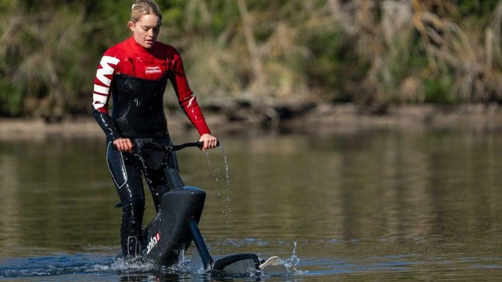 Chiếc xe có thiết kế với mẫu pin cơ bản có bộ pin 600 Wh. Ảnh: Motor1