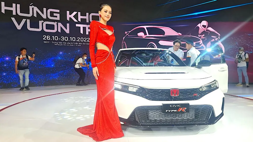 Chiếc Honda Civic Type R cũng được nhiều người Việt chờ đón. Ảnh: QB