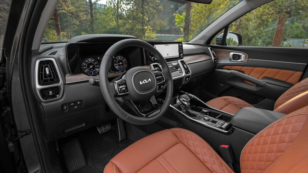 Các trang bị khác trong dòng sản phẩm Sorento được nâng cấp khiêm tốn hơn cho năm 2023. Ảnh: Motor1