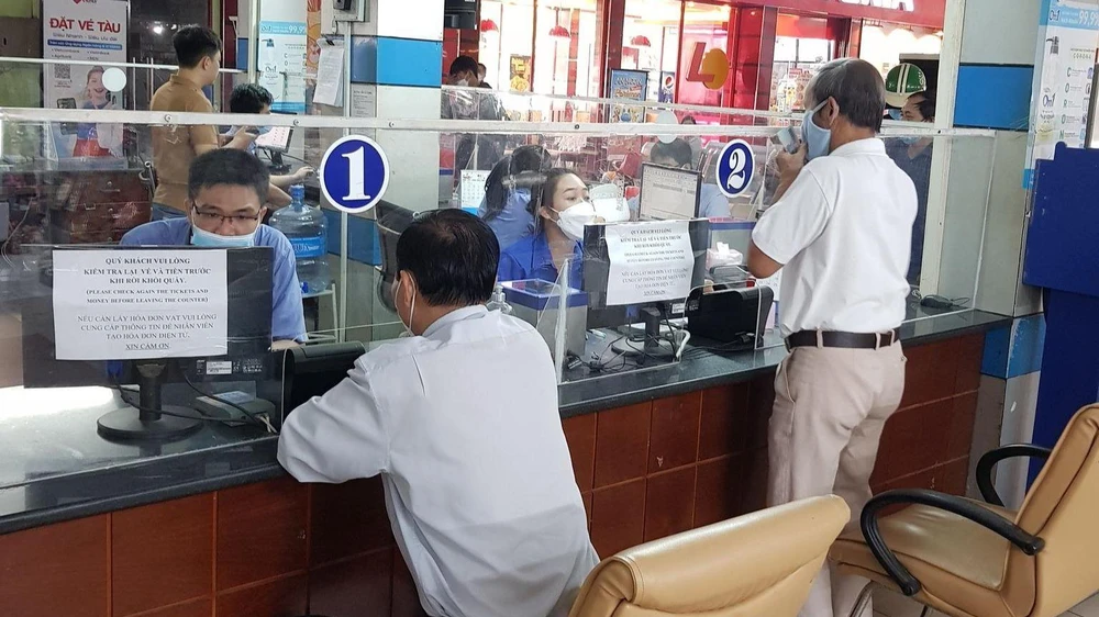 Ngành đường sắt khuyến cáo người dân nên mua vé trên các kênh chính thống của đường sắt. Ảnh: ĐS