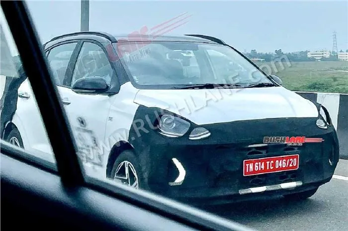 Chiếc xe được nguỵ trang kỹ lưỡng chạy trên đường phố Ấn Độ. Ảnh: Autocarindia Chiếc xe được nguỵ trang kỹ lưỡng chạy trên đường phố Ấn Độ. Ảnh: Autocarindia