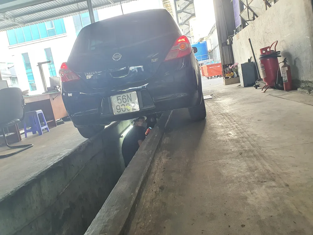 Kiểm định viên thực hiện đúng các quy trình kiểm định. Ảnh: THY NHUNG