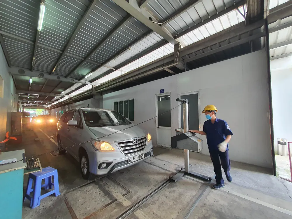 Thông tư 16/2021 của Bộ GTVT quy định đèn xe như thế nào đủ điều kiện cấp giấy chứng nhận kiểm định. Ảnh: TN Thông tư 16/2021 của Bộ GTVT quy định đèn xe như thế nào đủ điều kiện cấp giấy chứng nhận kiểm định. Ảnh: TN