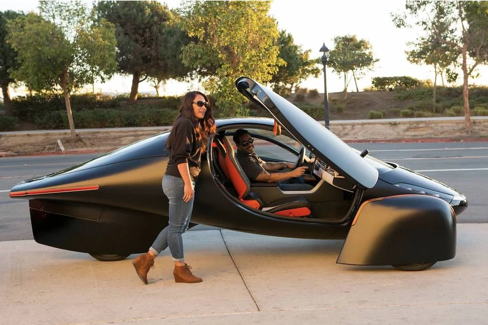 Chiếc xe điện chỉ cần cắm sạc 3 lần mỗi năm. Ảnh: Aptera