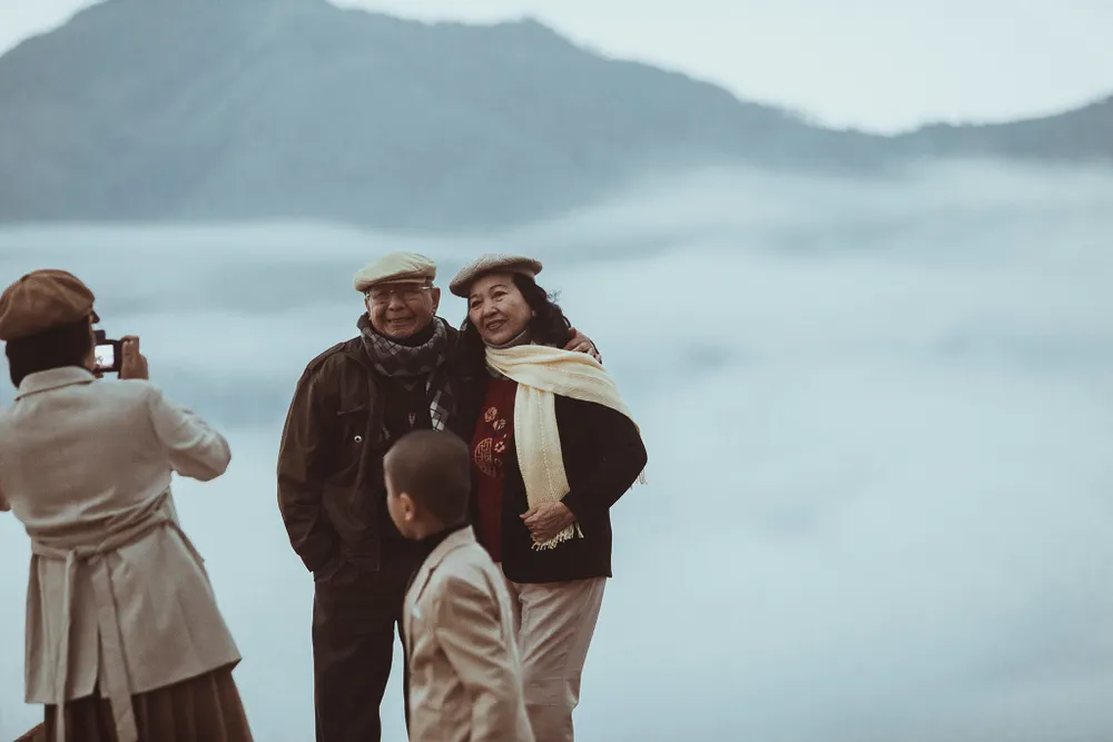 Gia đình cũng nhanh chóng ghi lại khoảnh khắc &quot;săn mây&quot; trên núi Tà Xùa.