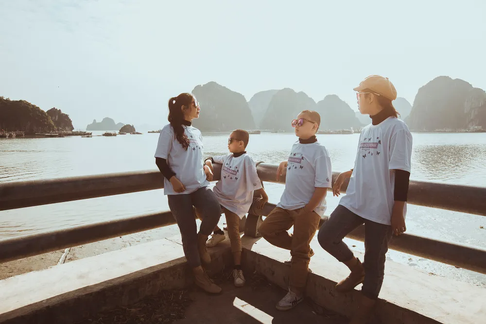 Điểm check-in tại Vịnh Hạ Long (Quảng Ninh) của gia đình.
