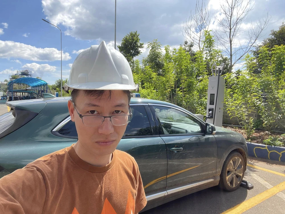 Anh Bạch Thành Trung - Admin diễn đàn VOZ trên hành trình 6.600 km xuyên Việt.