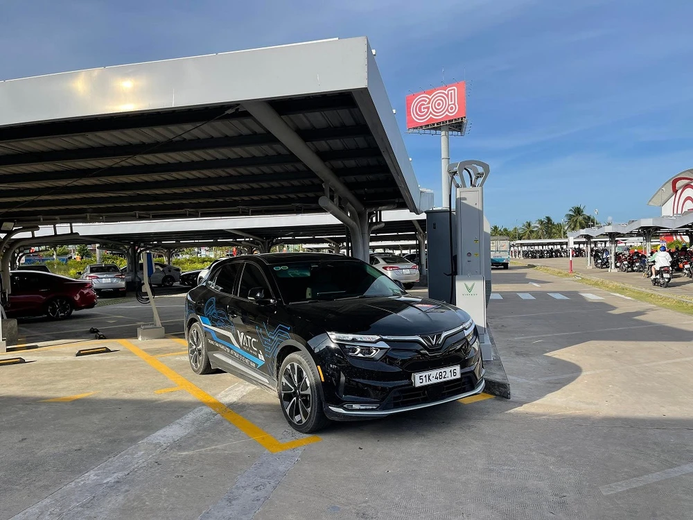 Trạm sạc được lắp đặt tại các trạm dừng chân giúp thuận tiện cho những chuyến đi dài.