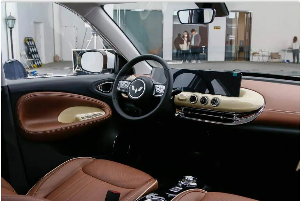 Nội thất bên trong xe. Ảnh: Carnewschina