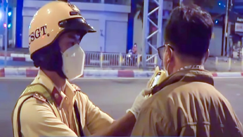 Một số người dân không đồng tình với việc gửi sai phạm giao thông về cơ quan. Ảnh: PLO