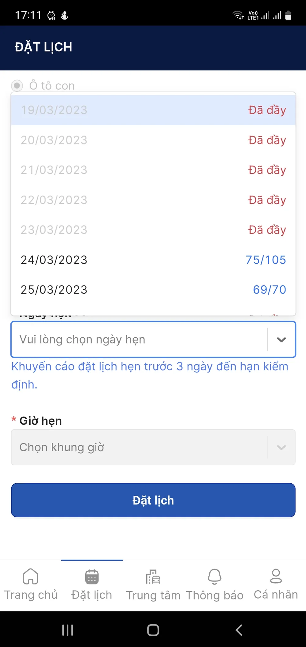Tại TTĐK 50-05V cũng đầy xe đến ngày 5-4.