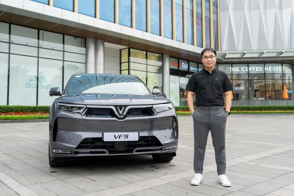 Theo anh Bùi Thành Đô, điểm nhấn công nghệ trên VF 9nằm ở hệ thống điều khiển trung tâm với trợ lý ảo mang lại trải nghiệm đầy phấn khích và hệ thống an toàn, hỗ trợ lái ADAS tiên tiến. Theo anh Bùi Thành Đô, điểm nhấn công nghệ trên VF 9nằm ở hệ thống điều khiển trung tâm với trợ lý ảo mang lại trải nghiệm đầy phấn khích và hệ thống an toàn, hỗ trợ lái ADAS tiên tiến.