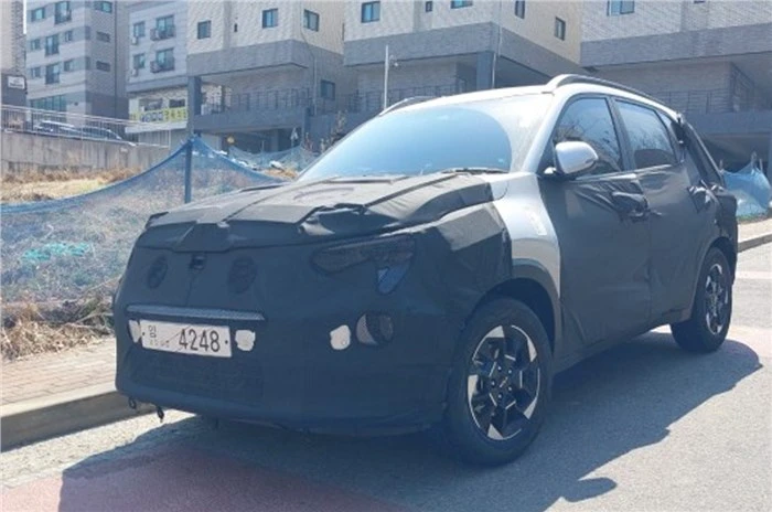 Chiếc xe thử nghiệm được thấy trên đường phố Hàn Quốc. Ảnh: Autocarindia