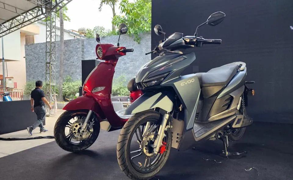 Hai trong bốn mẫu xe máy điện được Tập đoàn Sơn Hà mới ra mắt vào ngày 8-4. Hai trong bốn mẫu xe máy điện được Tập đoàn Sơn Hà mới ra mắt vào ngày 8-4.