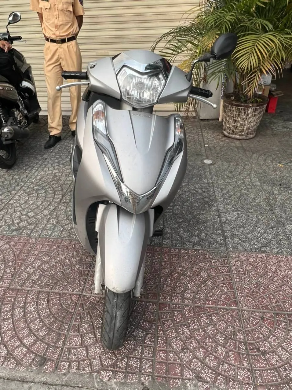 Chiếc xe máy do ông Tòng điều khiển