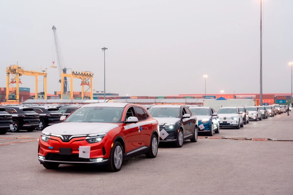 Gần 2.000 xe VinFast VF 8 xuất khẩu đi Mỹ và Canada