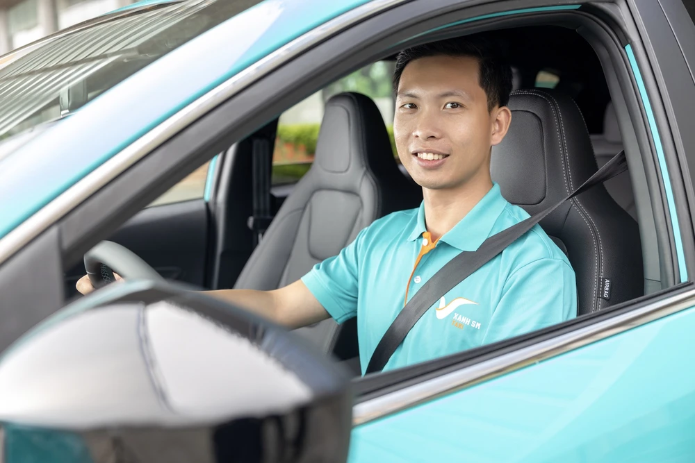 Các tài xế taxi Xanh sẽ sử dụng các dòng xe điện của VinFast với trang bị nhiều tiện ích.