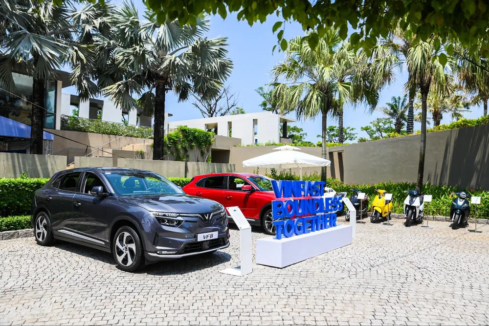 Với slogan “Boundless Together" - “Cùng bạn bứt phá mọi giới hạn", VinFast cổ vũ tinh thần thể thao không biên giới,đồng thời khẳng định quyết tâm bứt tốc chinh phục ngành công nghiệp xe điện, truyền cảm hứng sống xanh. Với slogan “Boundless Together" - “Cùng bạn bứt phá mọi giới hạn", VinFast cổ vũ tinh thần thể thao không biên giới,đồng thời khẳng định quyết tâm bứt tốc chinh phục ngành công nghiệp xe điện, truyền cảm hứng sống xanh.