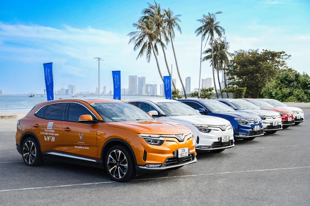 Dàn xe điện VinFast xuất hiện hoành tráng bên bờ biển Đà Nẵng, thu hút mọi ánh nhìn với thiết kế thời thượng và màu sắc bắt mắt. Dàn xe điện VinFast xuất hiện hoành tráng bên bờ biển Đà Nẵng, thu hút mọi ánh nhìn với thiết kế thời thượng và màu sắc bắt mắt.