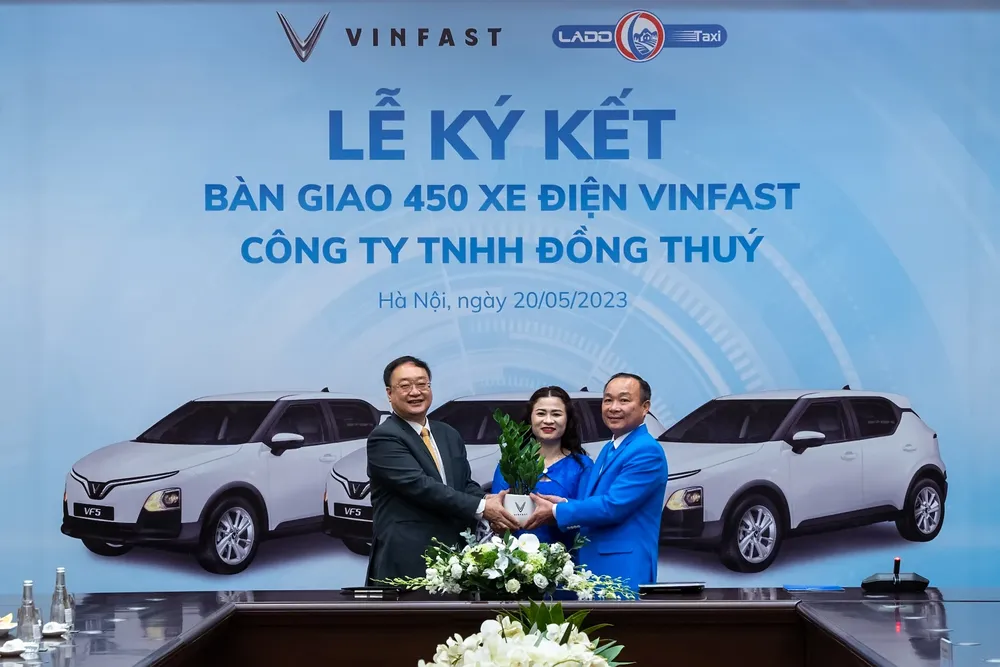 Lado Taxi đưa kế hoạch năm 2025 có 95% xe taxi của Lado sẽ là xe điện.