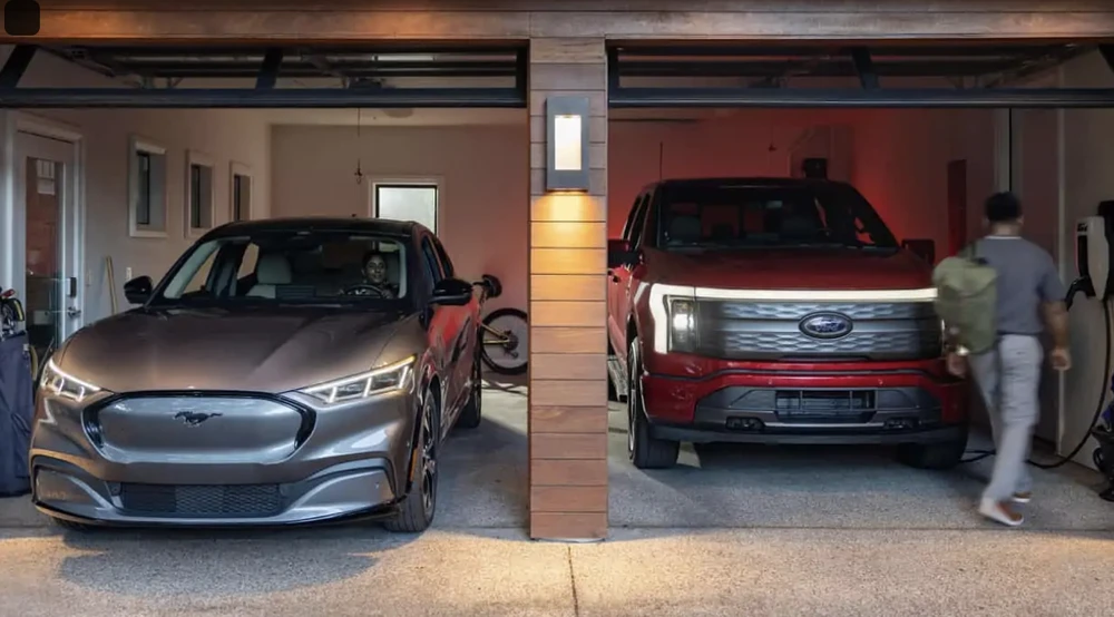 Bộ sạc siêu nhanh của Tesla sẽ giúp chủ sở hữu ô tô điện Ford trải nghiệm tốt hơn. Ảnh: InsideEVs