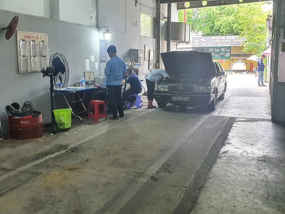 Trong những ngày tới, các xe đã hết hạn đăng kiểm có thể đến Chi nhánh TTĐK 50-05V. Ảnh: THY NHUNG Trong những ngày tới, các xe đã hết hạn đăng kiểm có thể đến Chi nhánh TTĐK 50-05V. Ảnh: THY NHUNG