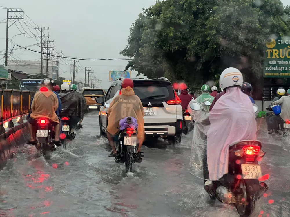 Theo dự đoán, cơn mưa sẽ tiếp tục xảy ra ở TP.HCM. Ảnh: NGUYỄN YÊN