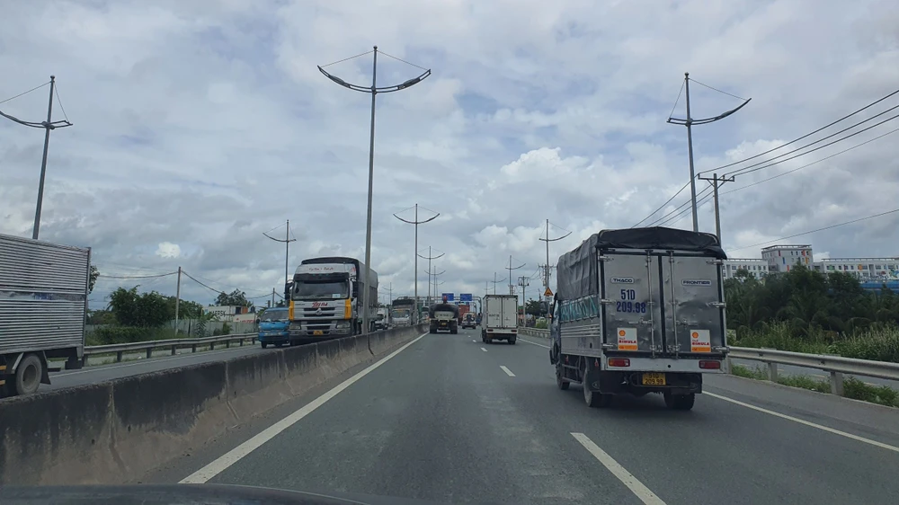 Niên hạn đối với ô tô chở hàng là 25 năm tính từ năm sản xuất. Ảnh: TN