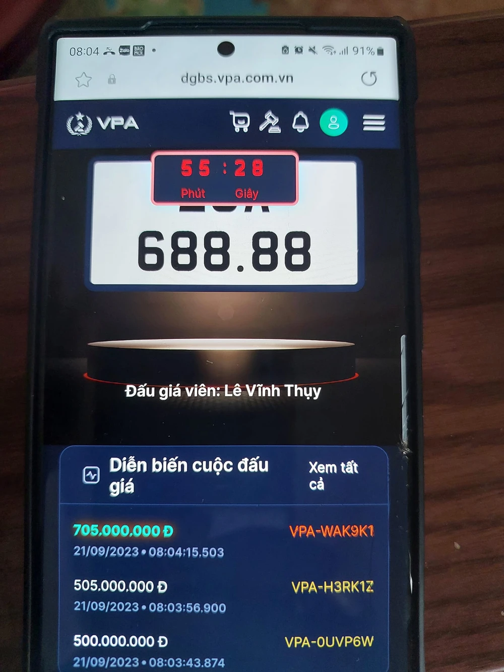 Hình ảnh được người dân chụp lại trong phiên đấu giá. Ảnh: MXH dau-gia.jpeg