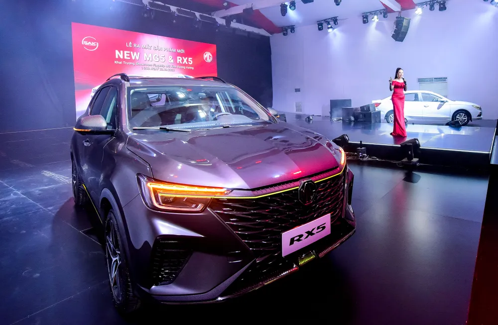 MG RX5 ra mắt với kiểu dáng thể thao cũng có giá chỉ từ 699 triệu đồng. MG-RX5