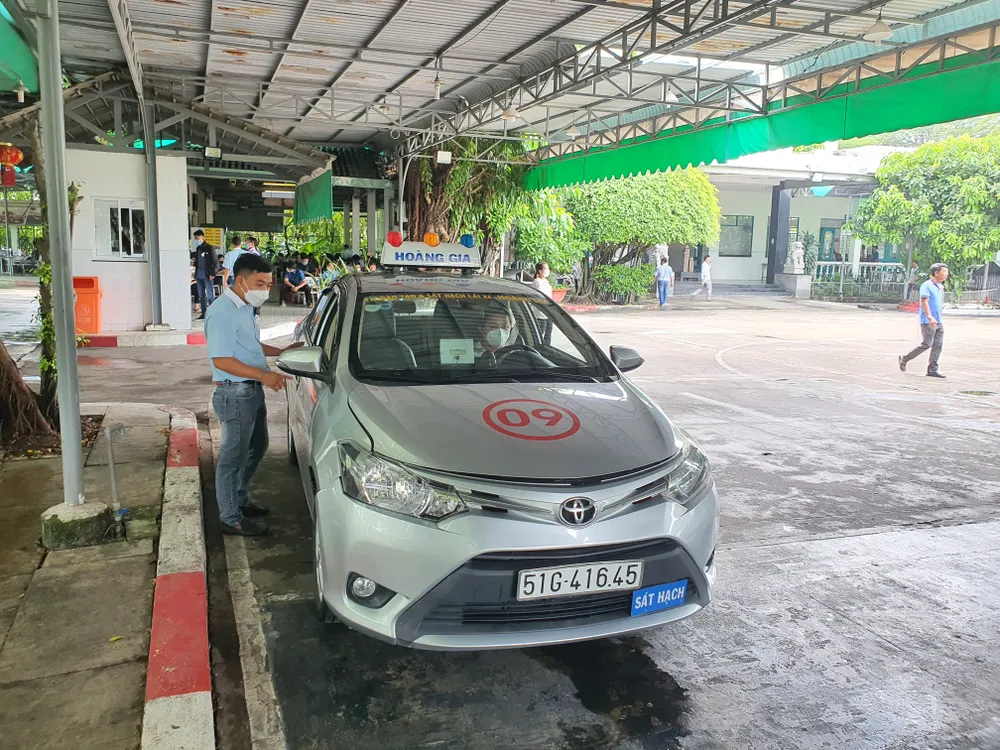 Chính phủ yêu cầu Bộ GTVT hoàn thiện dự thảo Luật Đường bộ. Ảnh: TN dao-tao-sat-hach-lai-xe