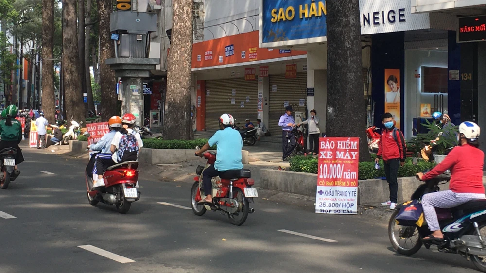 Bảo hiểm xe máy có 2 loại là bảo hiểm bắt buộc và bảo hiểm tự nguyện. Ảnh: THY NHUNG bao-hiem-xe-may