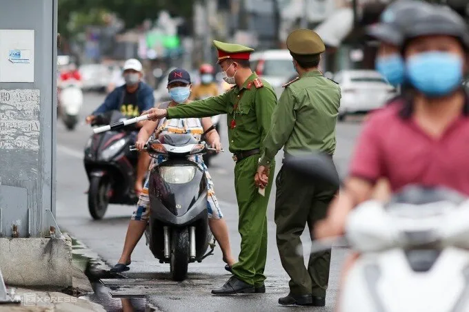 Công an xã sẽ tạm giữ bản giấy giấy phép lái xe của người dân trong trường hợp nào? ảnh 1 Công an xã