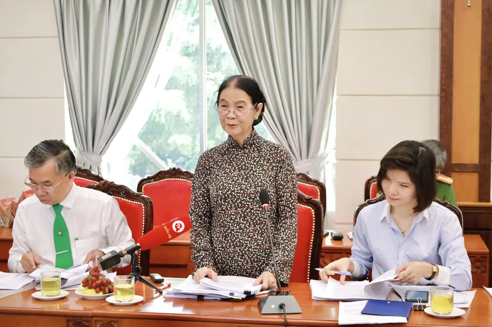 Luật sư Trương Thị Hòa đề xuất nhiều nội dung trong cả hai dự luật. hoi-thao-2.jpg