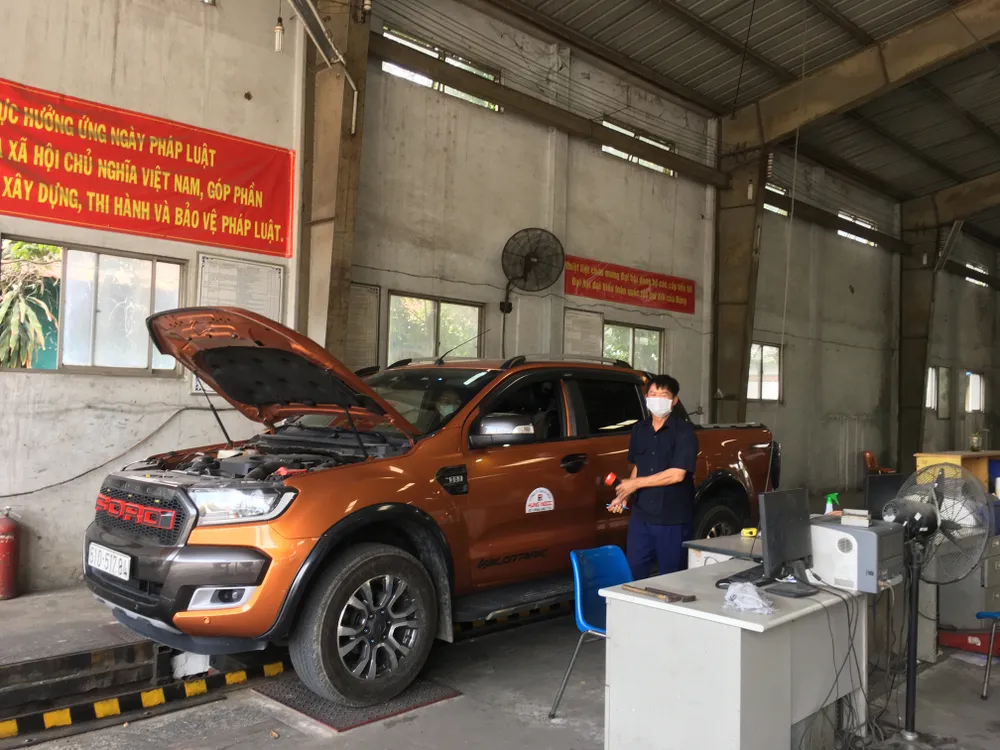 Nhiều người vẫn chưa nắm rõ các quy định về kiểm định xe bán tải. Ảnh: TN dang-kiem