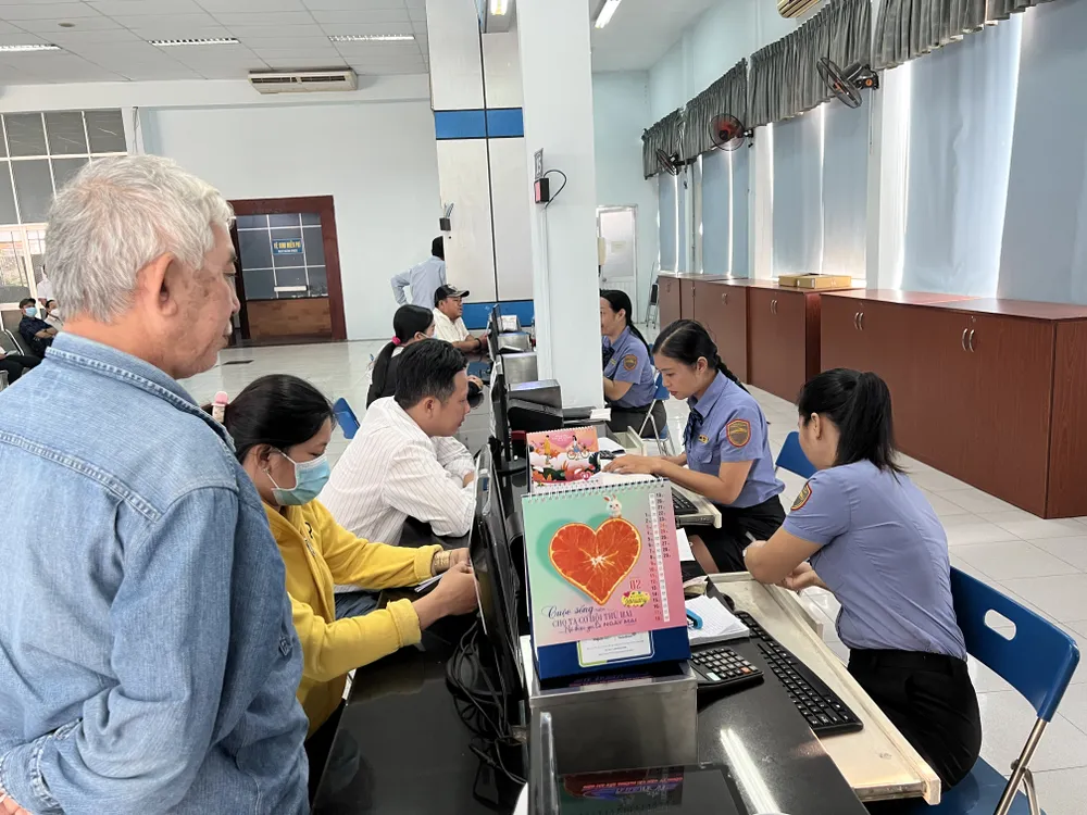 Công tác bán vé tàu được bố trí chỉn chu. Ảnh: TN ve-tau-tet