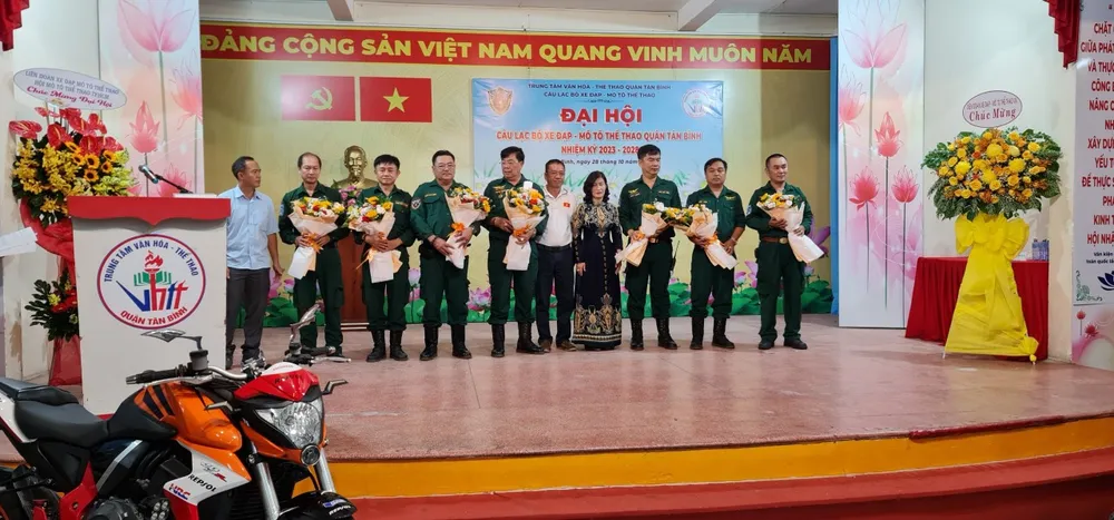 Ông Đỗ Xuân Vinh tiếp tục tái đắc cử vị trí Chủ nhiệm CLB. Ông Đỗ Xuân Vinh tiếp tục tái đắc cử vị trí Chủ nhiệm CLB.