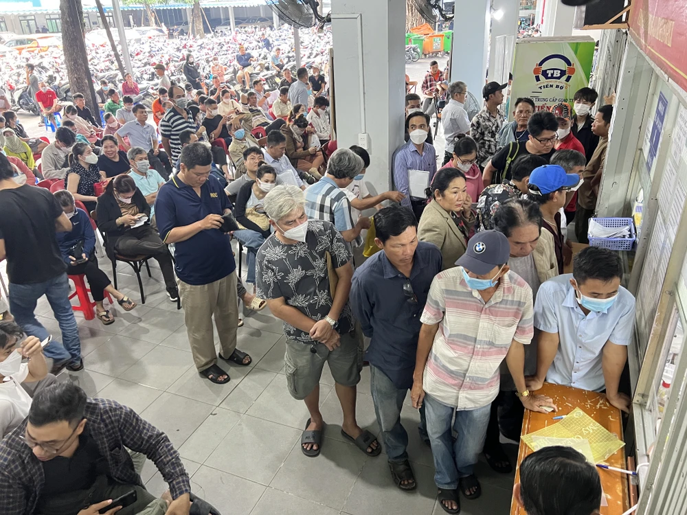 Người đổi bằng lái xe máy không cần phải nộp giấy khám sức khoẻ.