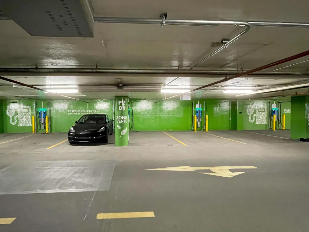 Trạm sạc xe điện tại tầng hầm khu chung cư Bentall Green Oak