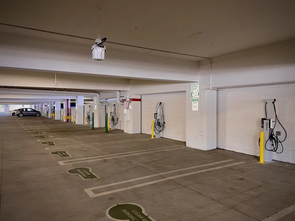 nơi rẻ nhất, an toàn nhất và thuận tiện nhất để sạc xe điện là ở nhà và nơi làm việc.