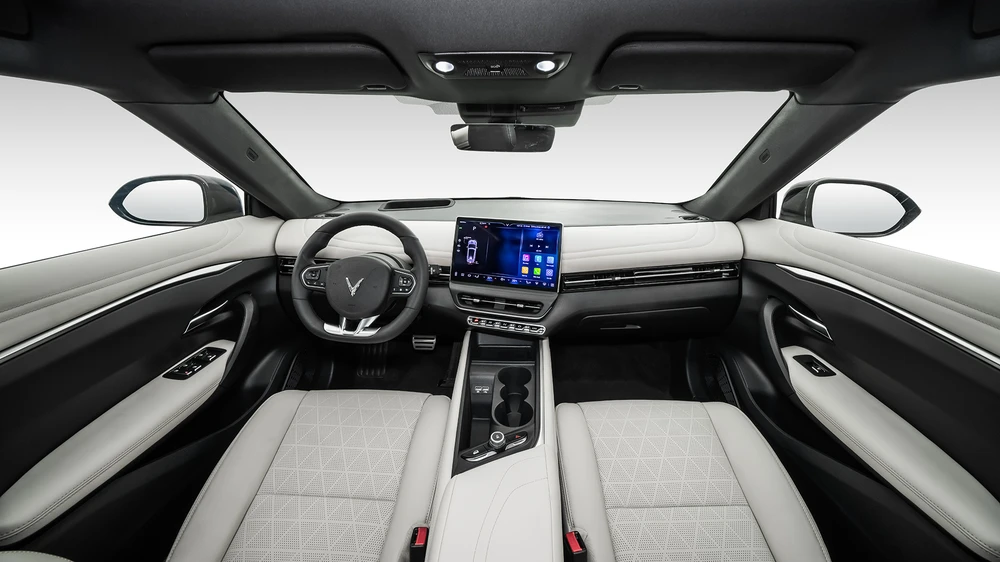 VF 7 còn là mẫu xe điện thông minh mạnh mẽ nhất phân khúc C