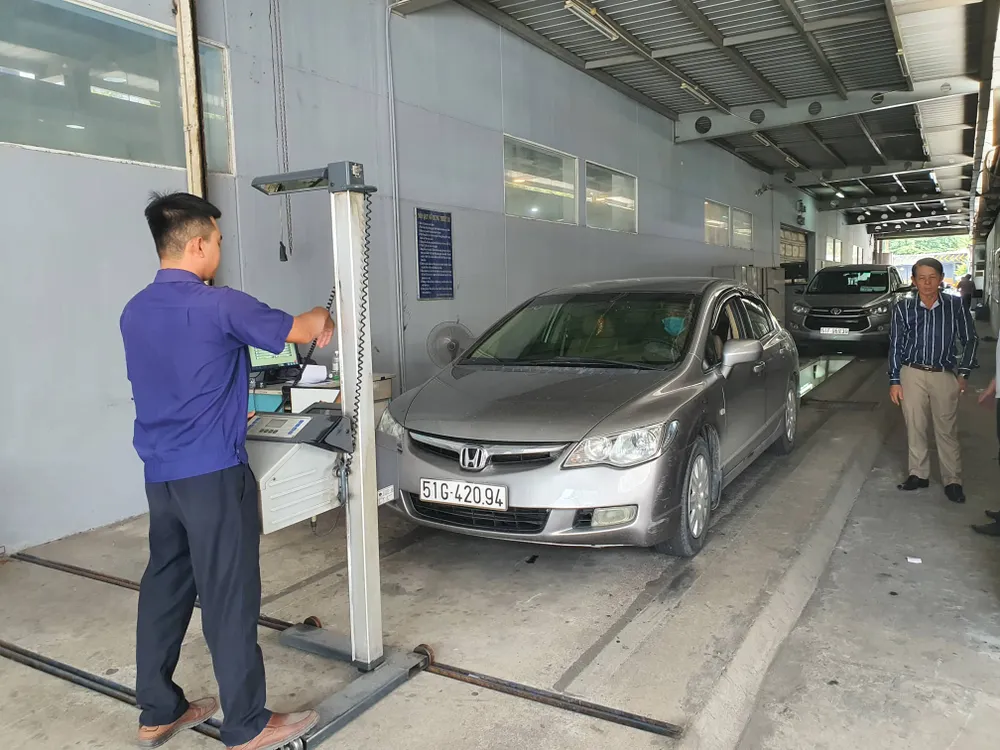 Quy định mới nhất về đèn chiếu sáng ô tô. Ảnh: TN Quy định mới nhất về đèn chiếu sáng ô tô.