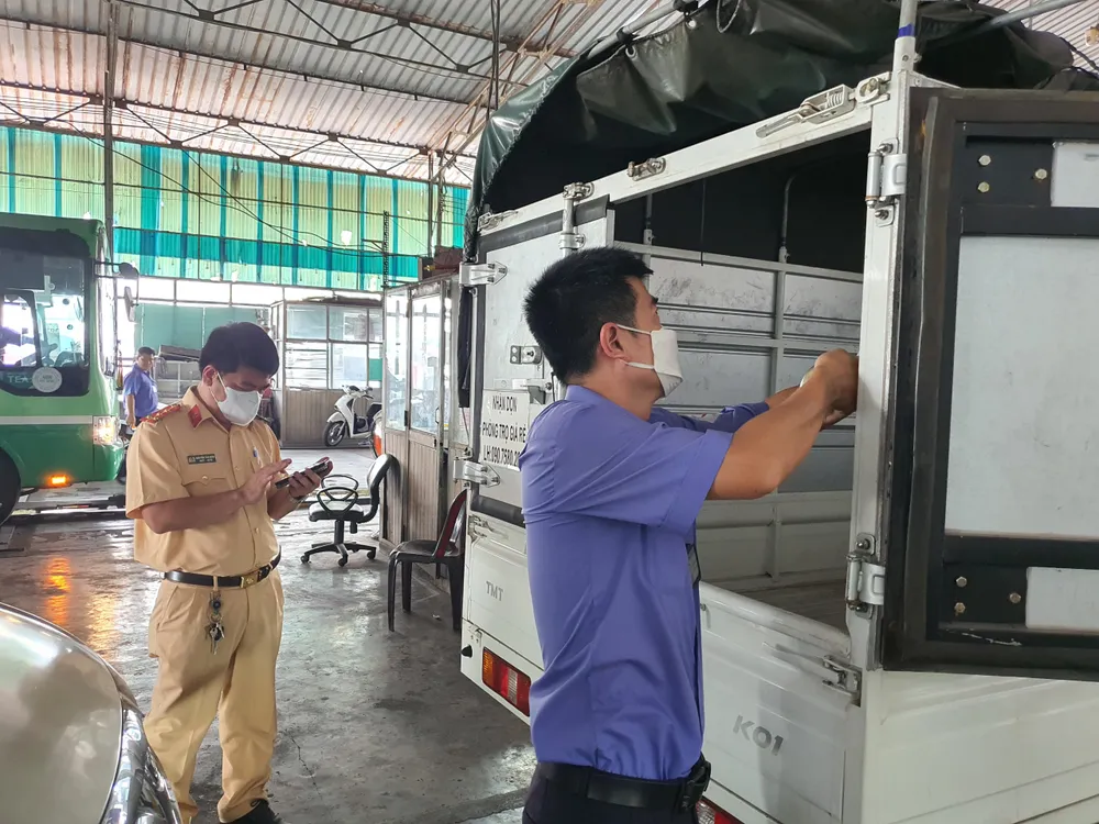 Từ 1-10, ô tô "quên" đóng phạt nguội sẽ không được kiểm định xe. Ảnh: TN kiểm định xe
