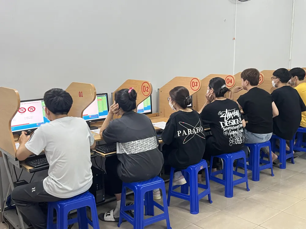 Người học lái xe cần tìm hiểu kỹ số giờ học phù hợp với mức học phí. Ảnh: TN IMG_9766.JPG