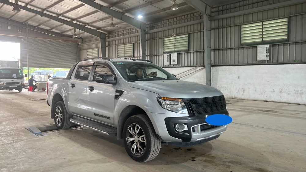 Gắn giá nóc trên ô tô theo quy định của nhà sản xuất.