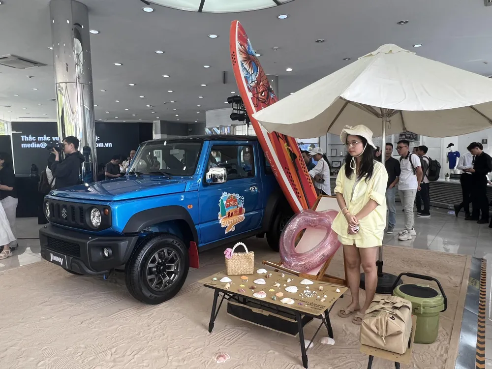 Suzuki Jimny vừa được cho ra mắt với giá từ 789 triệu đồng. suzuki-jimny-3.jpg