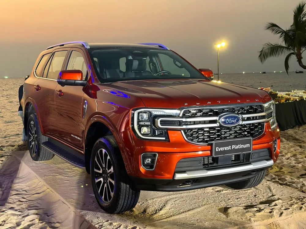 Everest tại Việt Nam bán 5 phiên bản, giá 1,099-1,499 tỉ đồng. Ford Everest Platinum.jpeg