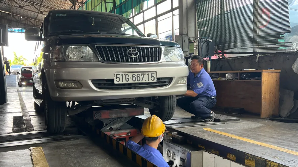 Từ ngày 1-10 đơn vị đăng kiểm có thể đề nghị cung cấp ấn chỉ kiểm định theo hình thức online. Ảnh: TN kiểm định xe